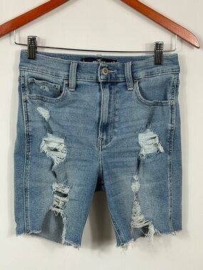 Hollister Light Blue Distressed Denim Bermuda Shorts. Womens Size 3. Inseam 6”
